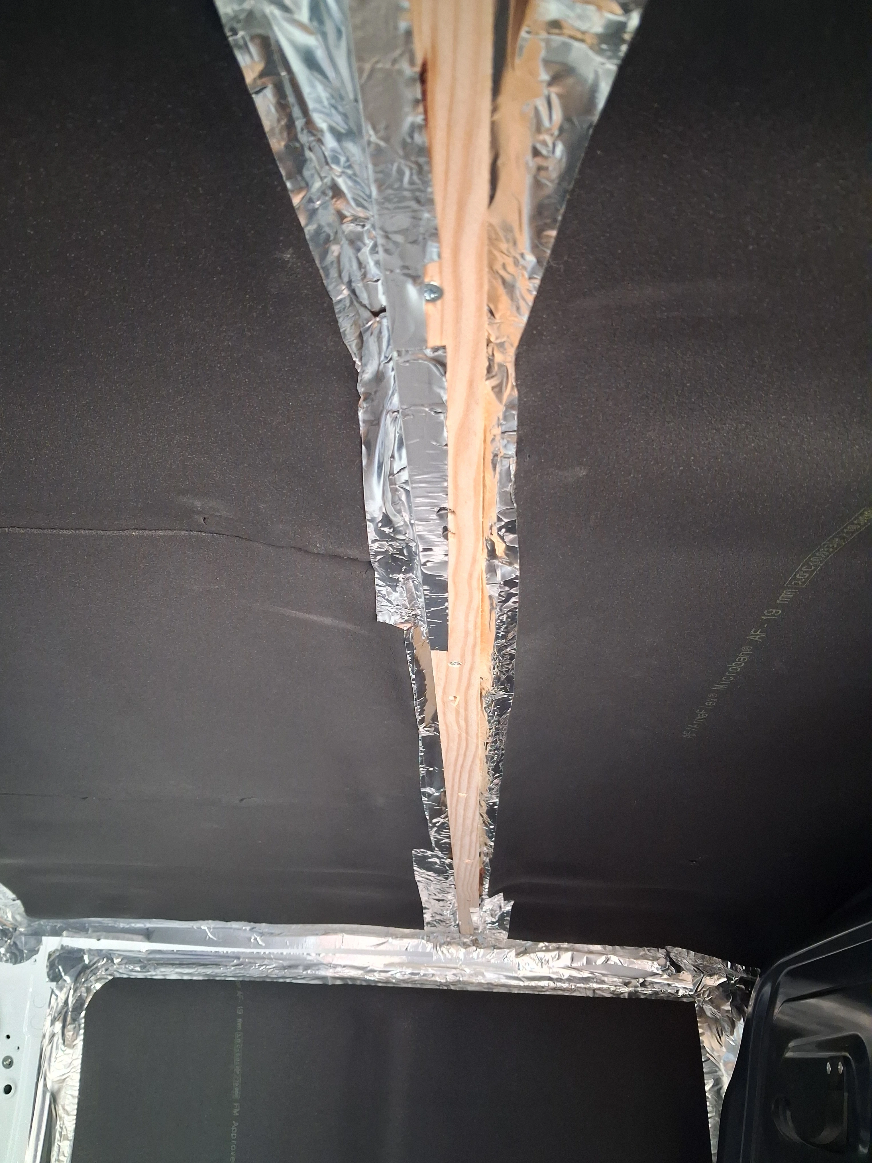 Pose tasseaux de maintien plafond Mercedes Vito